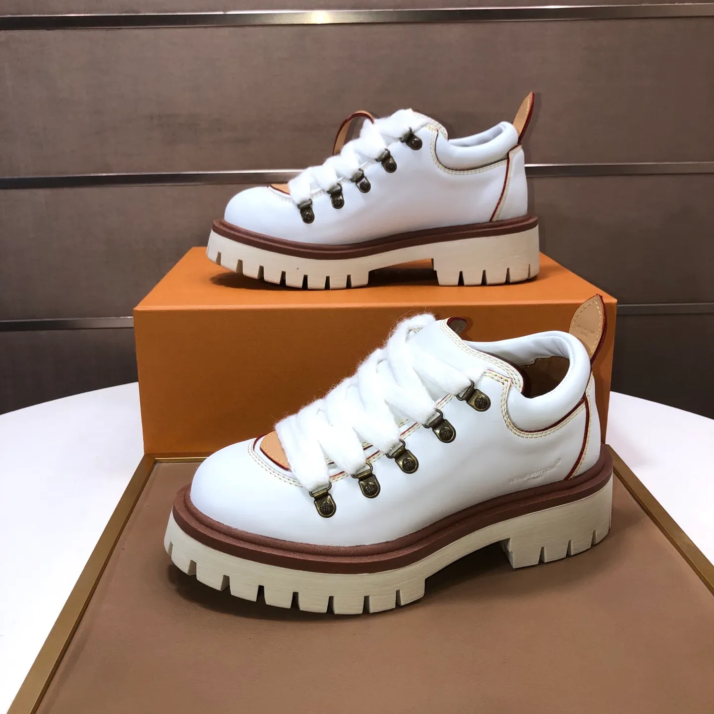 Men's shoes 💰660💰 LV Louis Vuitton 2025 autumn and winter new couple's new style, the original version is developed one to one, retro fashion, handsome and cool mountaineering derby shoes are out of stock 👍 💎 Material: imported first-layer cowhide 💎 Lining: imported lambskin 💎 Outsole: original molded TR non-slip sole 💎 Bottom height: 3.5cm 💎 Shoe size: 35-45 for both men and women